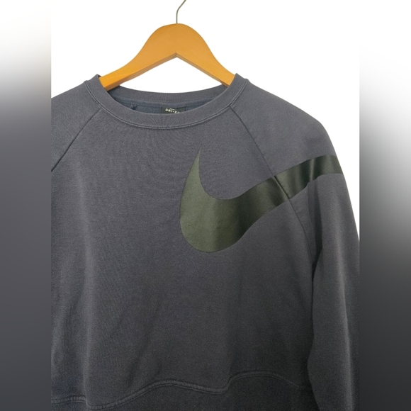 Nike Blue Cropped Sweatshirt with Graphic Design Size Medium - Picture 2 of 5
